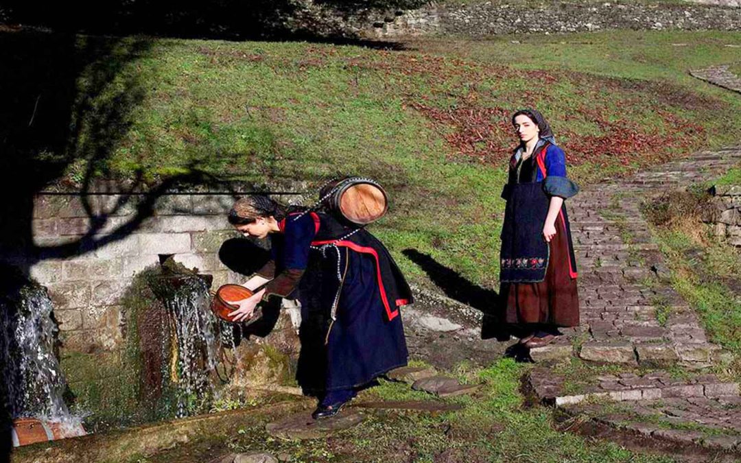 Filthy comfortable syllable Παραδοσιακές βρύσες που σφύζουν από πέτρα | Epirus Advisor